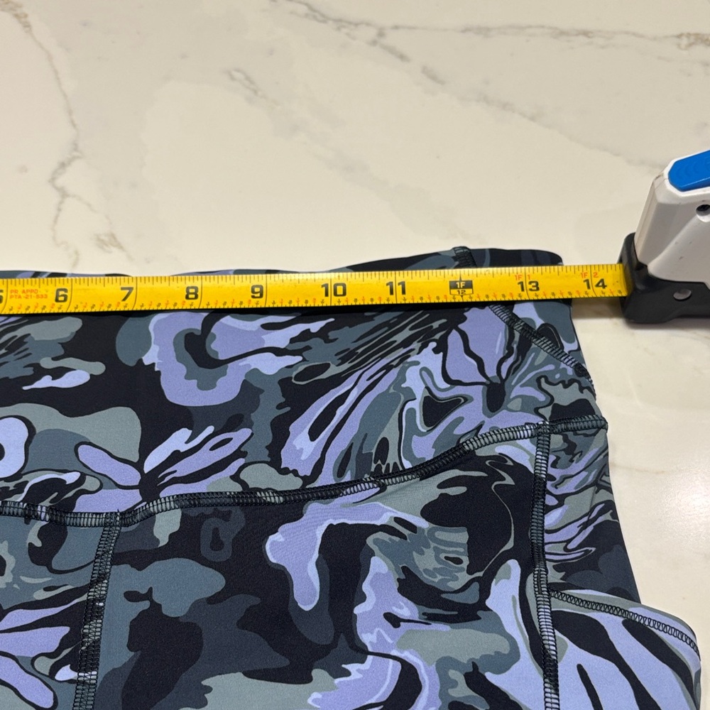 lululemon athletica Camouflage Leggings - Black and Blue - Picture 9 of 14